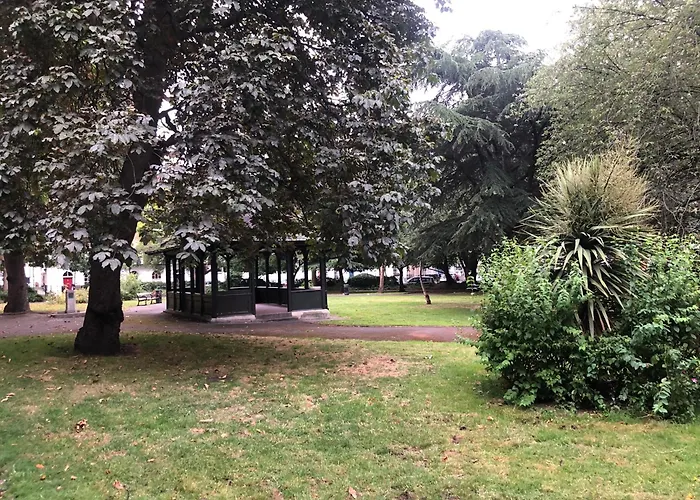 Gorgeous Grade II Listed Georgian House - Leafy Square Views - Central London