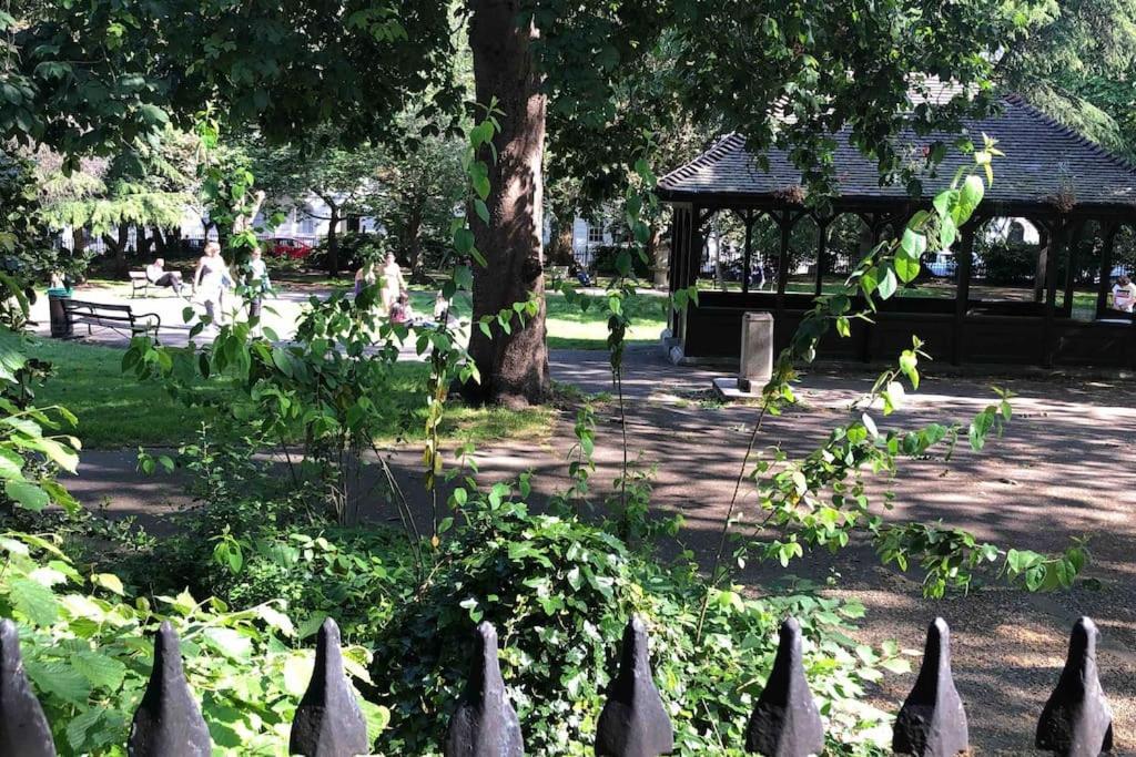 Casa vacanze Gorgeous Grade Ii Listed Georgian House - Leafy Square Views -