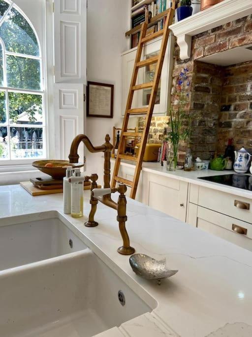 Casa vacanze Gorgeous Grade Ii Listed Georgian House - Leafy Square Views - *